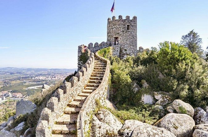 Sintra: Castle of the Moors Skip-the-Line Ticket - The Walk Up and the Ramparts Circuit (What to Expect on the Ground)