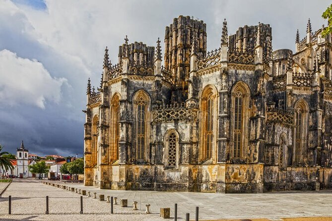 Sintra Lovers - Tour to Fátima, Batalha, Nazaré & Óbidos - A Portugal day built around Fátima, Batalha, Nazaré and Óbidos