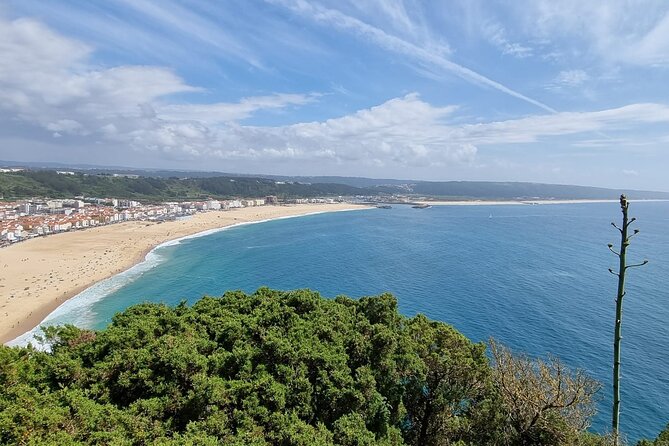 Sintra Lovers - Tour to Fátima, Batalha, Nazaré & Óbidos - Stop 3: Nazaré for seafood and the power of Praia do Norte