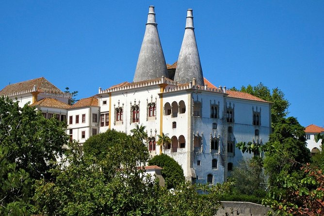 Sintra, Pena Palace, Quinta da Regaleira & Cascais Group Tour - Guides and drivers: what really makes the day feel smooth