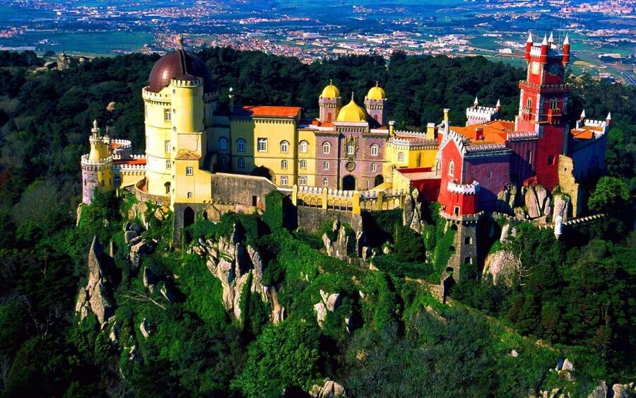 Sintra: -Sintra Sightseeing Tour With Tuk Tuk (1hr) - Sintra City Center to Sintra Palace: Setting the Stage
