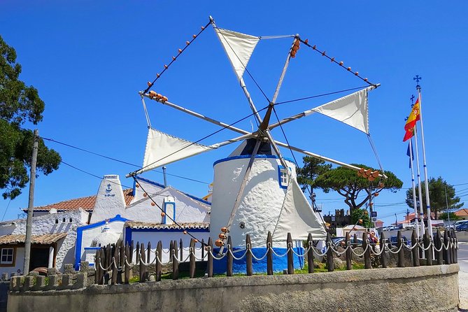 Sintra & The Amazing Dream Villages Private Luxury Tour - Penedo de Adrenunes: hillside streets and the central fountain moment