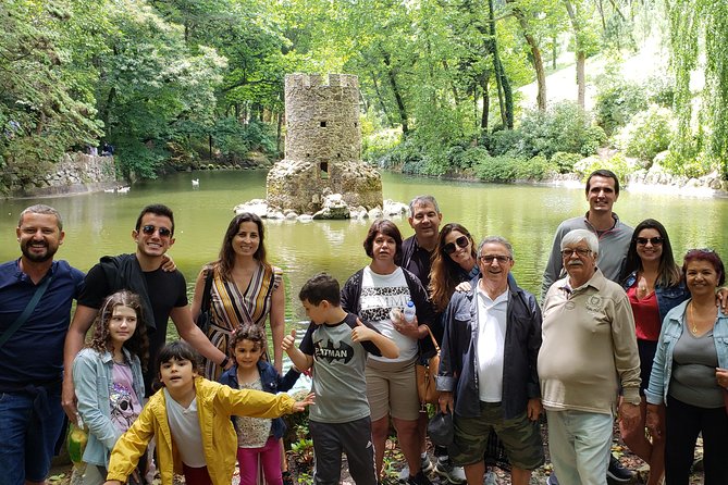 Sintra to Cascais: 2 Palaces, 4 Sites, Small Group 10 Hour Tour - Stop 2: Vale dos Lagos and Parque de Pena viewpoint (15 minutes)
