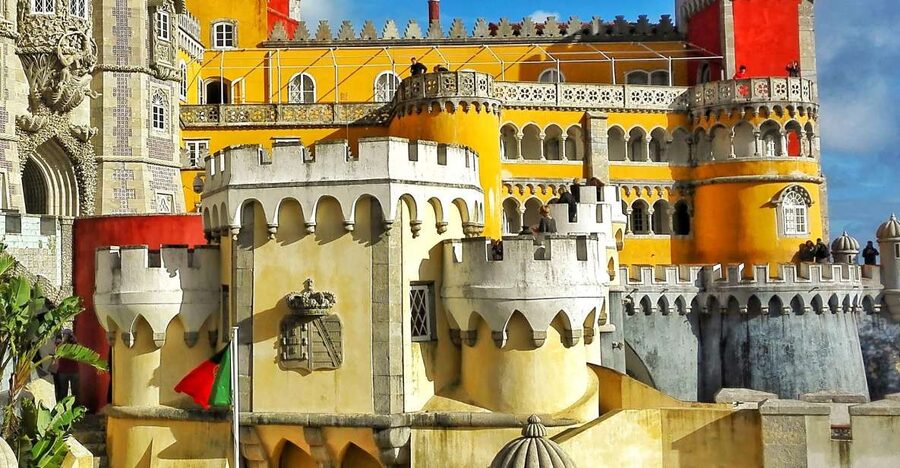 Sintra: Truly Private Tour to Pena Palace & Regaleira - Your Sintra old town break: lunch without wasting the day