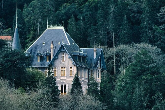 Sintra Walking Tour: Romantic Village & Palaces - National Palace chimneys and Iglesia de São Martinho: what to watch for