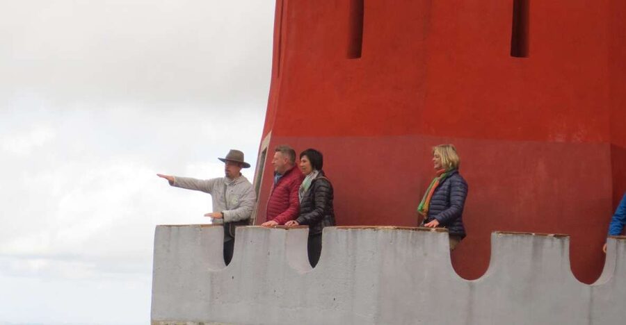 Sintra: Walking Tour with Palace, Castle, and Old Town Visit - Meeting Outside Sintra Station: Finding Your Guide Fast