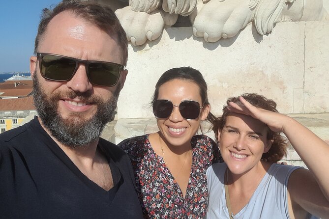 Small group Lisbon Walking Tour - Stop 4: Miradouro de Santa Catarina and the People-Place Mashup