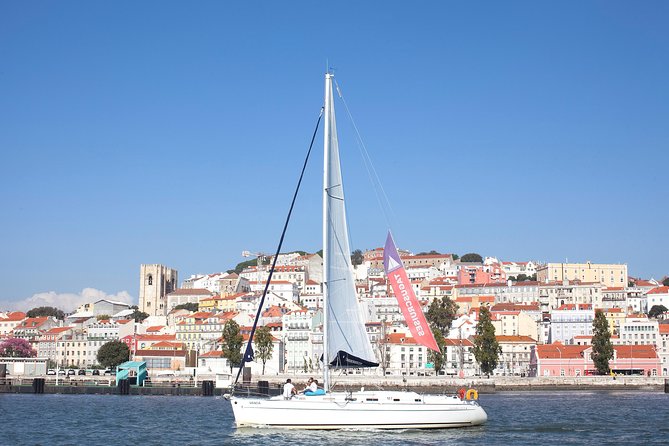 Small-Group Sailing Tour on the Tagus River from Lisbon - Downtown square stop: a quick orientation beat