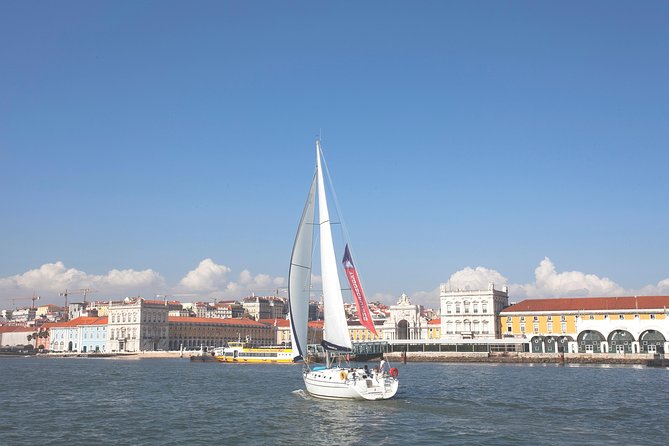 Small-Group Sailing Tour on the Tagus River from Lisbon - St George Castle and the Christ statue: seeing the hills without the climb