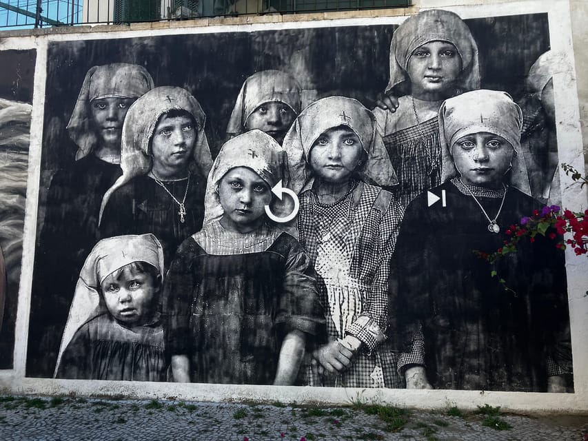 Street Art Lisbon: Tuk Tuk Tour - Graça Historic District: photo stops with guided street-art context