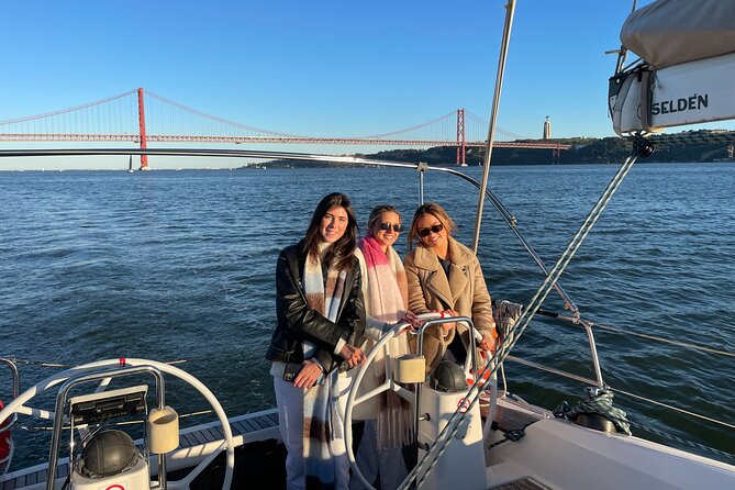 Sunset Boat Tour in Lisbon with Wine - Drinks, Blankets, And The Comfort Stuff That Actually Matters