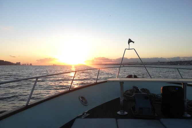 Sunset Cruise Lisbon | VIP Yacht Lisbon Party - Timing: a 2-hour sunset plan that doesn’t swallow your whole day