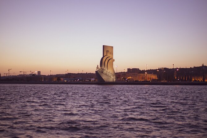 Sunset sailboat tour in Lisbon with green wine - Rodrigo and Carlos: the hosting style that makes it feel personal