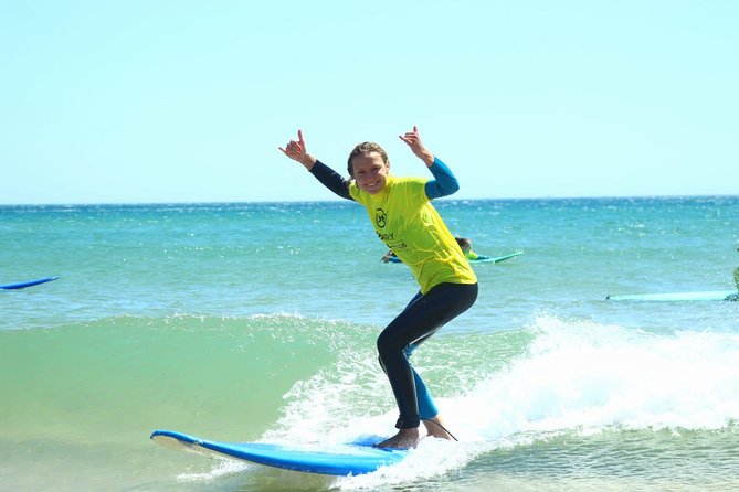 Surf Lesson with transfer - Entering Carcavelos Surf School: what your lesson is built to do