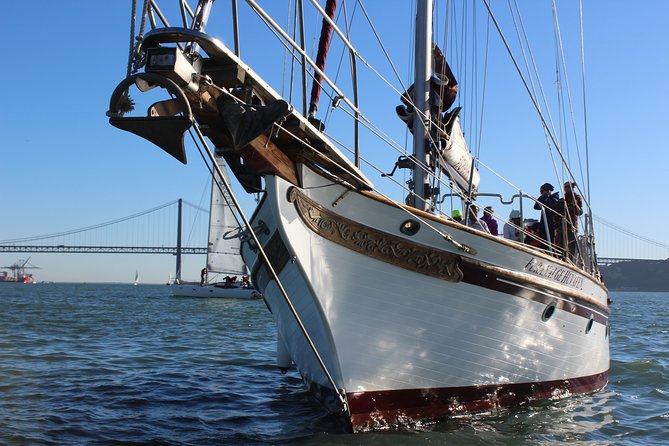 Tagus River - Private Tour on Vintage Sailboat - Your two-hour Tagus route: sights that line up logically