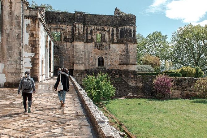 Templar River: Tomar and Almourol Private Tour - Pickup and the rhythm of an 8-hour private day