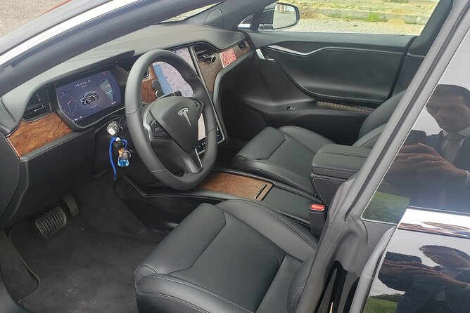 Tesla Model S Transfers - On-board experience: Wi‑Fi, comfort pack, and drinks