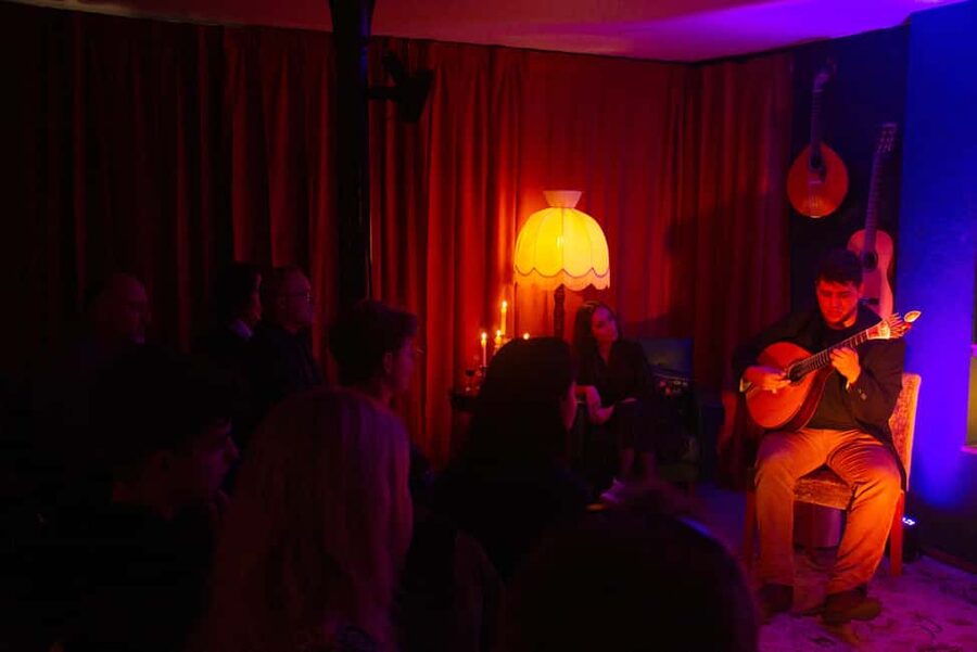 The Best of Traditional Fado at Fado do 31 - What the 50 minutes feel like: storytelling, song, and one live creative moment