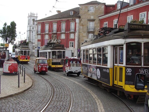The Real Lisbon Street Art Private Guided Tour by Minivan - Why the minivan setup is smart for Lisbon street art