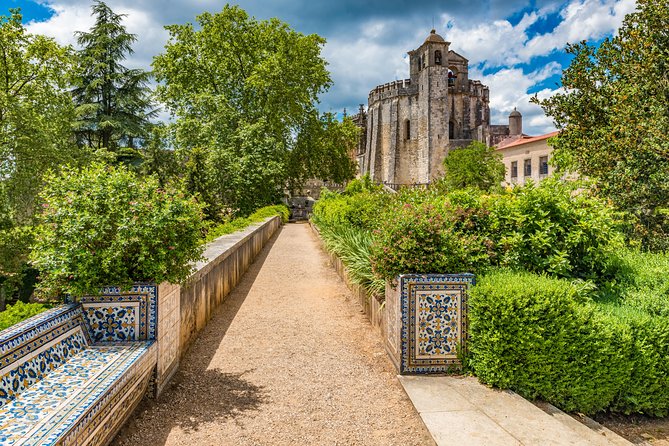 Tomar and Castle of Almourol Private Full-Day Tour from Lisbon - Igreja de Santa Maria dos Olivais: A 20-Minute Timing Win