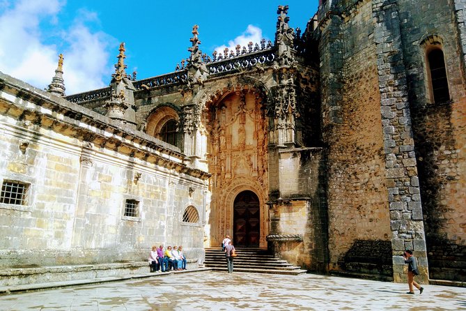 Tomar & Obidos The Roman Legacy Villages World Heritage Tour - The real star: guide storytelling (and why names matter)