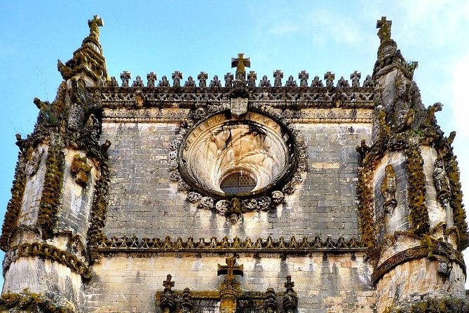 Tomar Templar Private Tour - Igreja de São João Baptista and Praca da Republica: Manueline Portal to Founder Statues