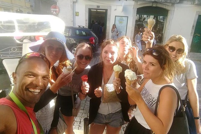 Tour of Old Town (Alfama) - 2hr - Fado Timing: When Authentic Music Shows Up
