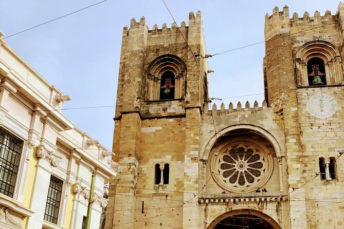 Tour TukTuk 3 hours Lisbon Free Pick-up - Lisbon Cathedral and Portas do Sol: start with the oldest layers