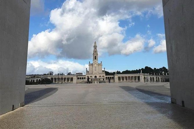 Ultimate Fátima Private Day-Tour - Sanctuary Highlights: Mass in Portuguese, Museums, and the Tomb Stops