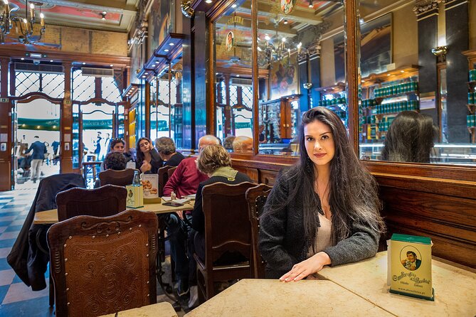 Vacation Photographer in Lisbon – Private, Professional and Fun! - The Alfama Walk Plan: Winding Alleys, Stories, and Portrait Opportunities