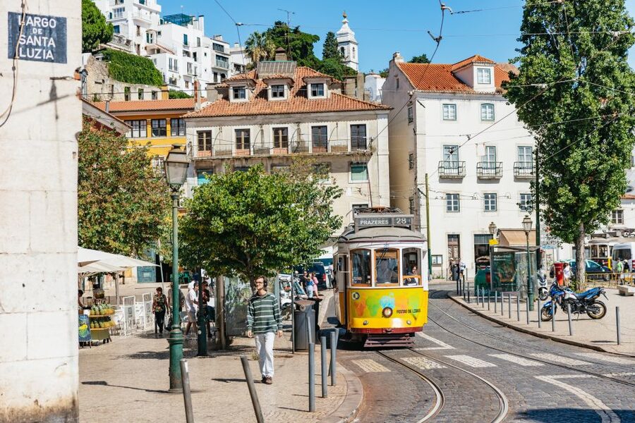 Vadio: Lisbon Old Town Private Tuk Tuk Tour - Practical tips so your tuk tuk ride goes smoothly