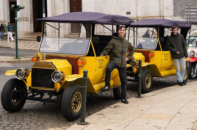 Vintage Tuk Tuk Tour experience in Alfama, Chiado, and Baixa 2h - Largo do Chafariz de Dentro and a quick ginjinha taste