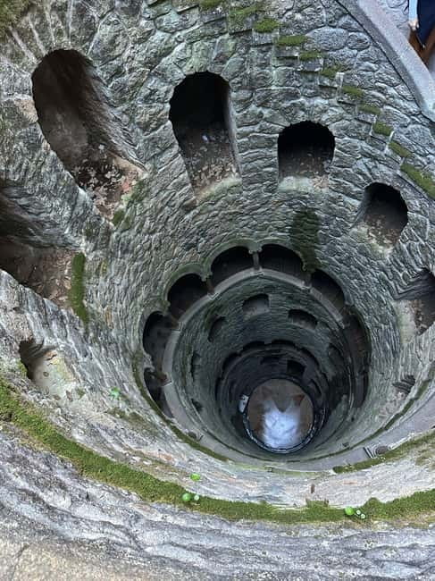 Visit the mystical Sintra, Cabo da Roca and Cascais on a 4x4 - Lunch break in Sintra: let the guide’s pick save time
