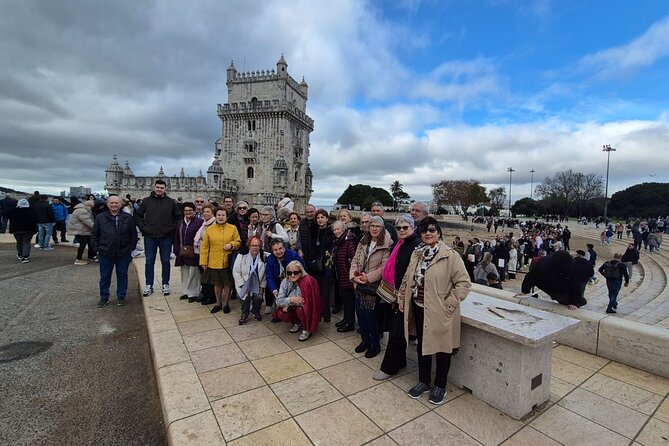Walking Tour in Alfama with Castle and Belém by Car - Figueira Square and the lesson in how Lisbon moves
