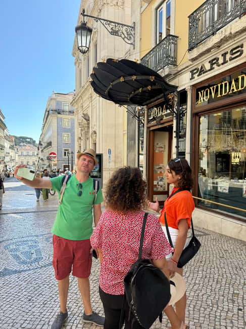 Walking Tour Small Group Lisbon + S. Jorge Castle Tickets - Alfama’s Moorish lanes and the Pastel de Nata moment