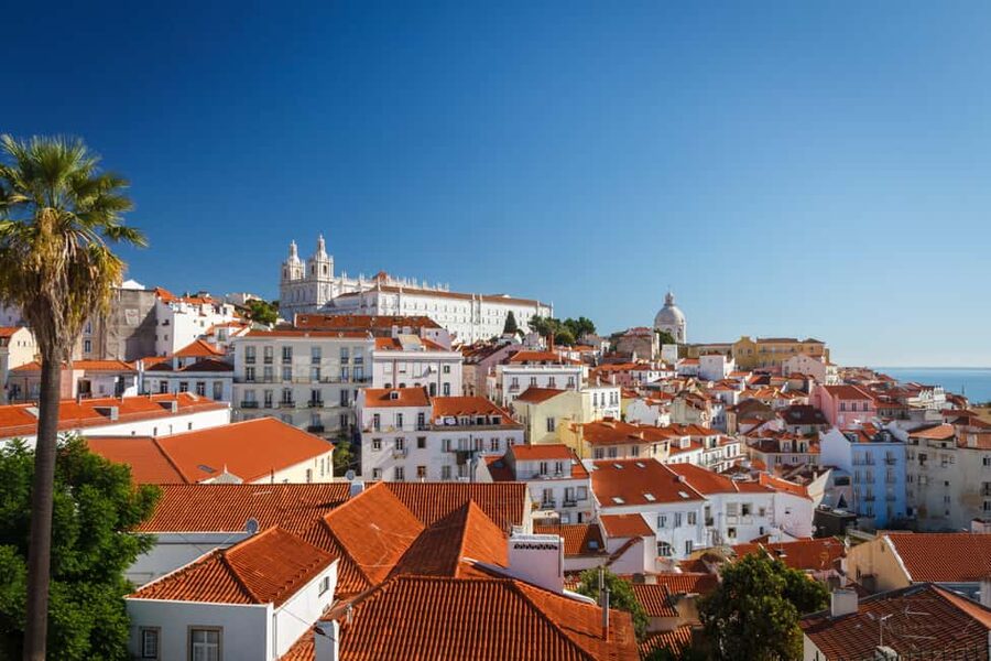 Walking Tour Small Group Lisbon + S. Jorge Castle Tickets - What to wear and bring so the walk feels good